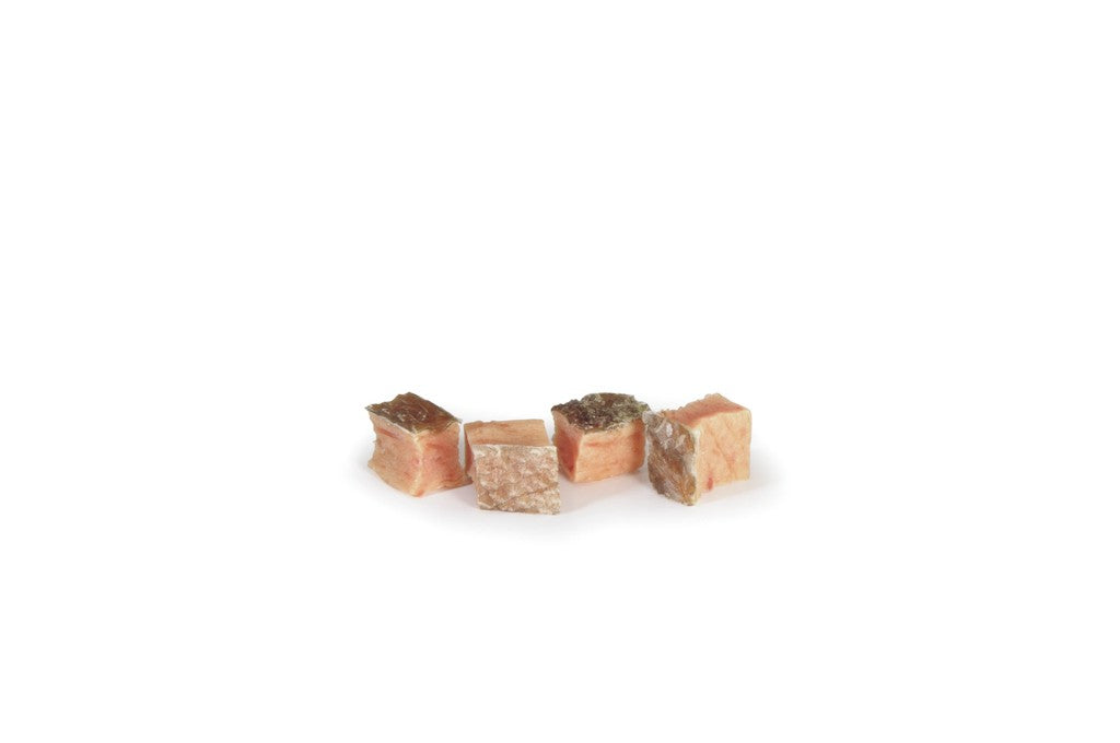 Cubetti di salmone con pelle Snack Camon 80 gr